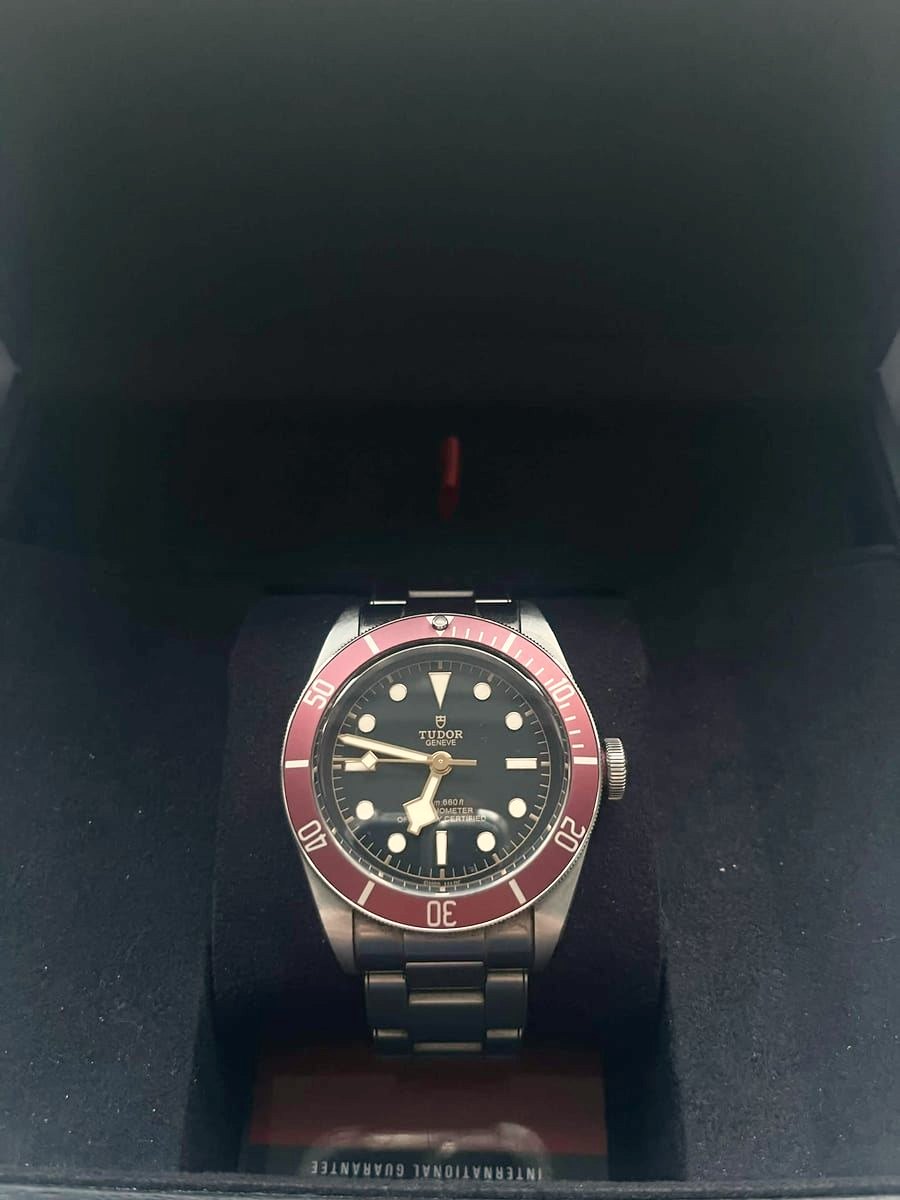 Tudor Black Bay, burgundy