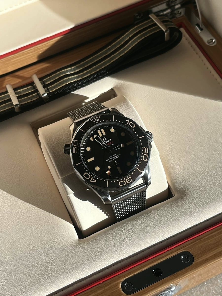 Omega Seamaster Diver 300M 007 Edition