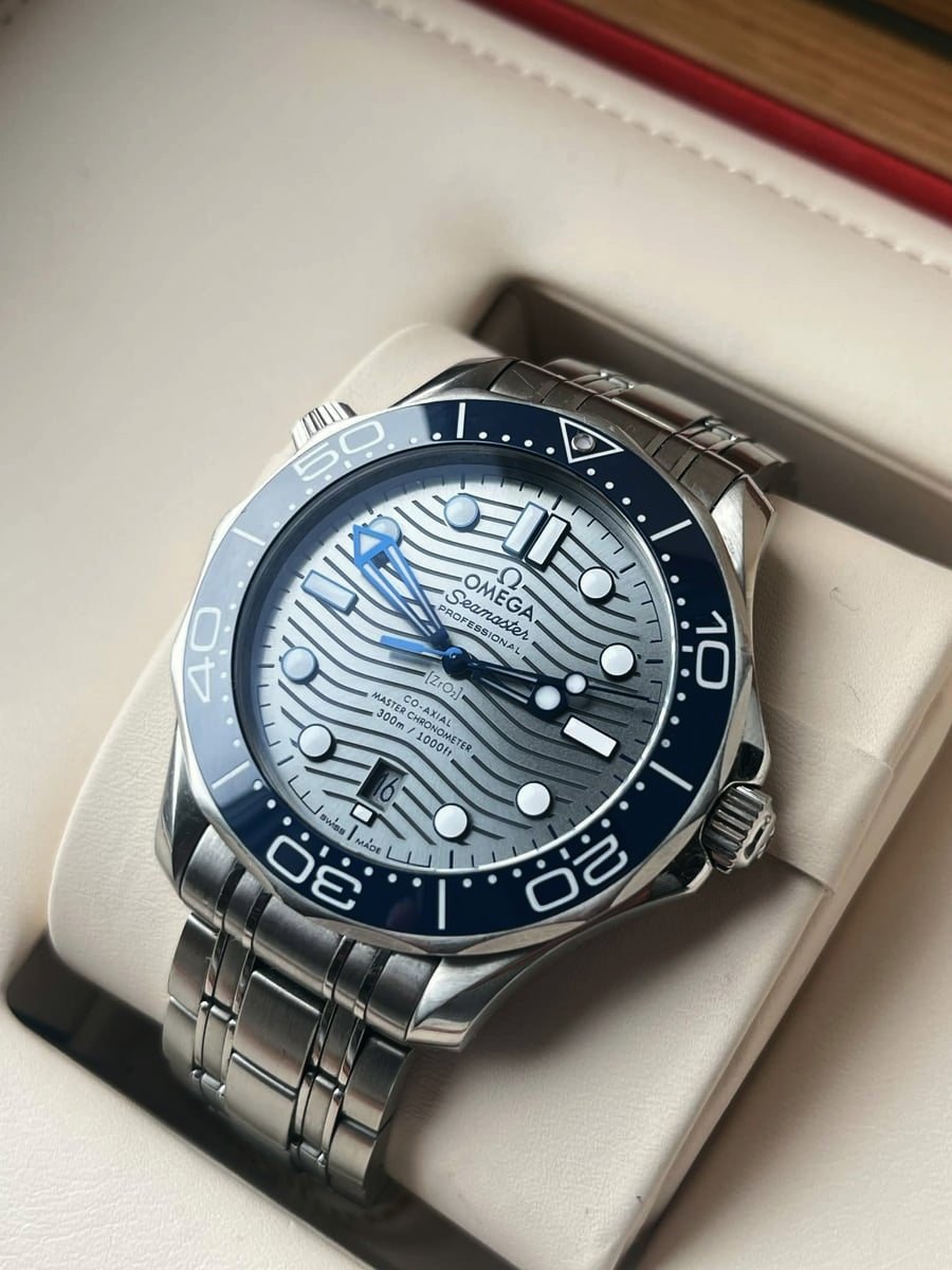 Omega Seamaster Diver 300M, blue wave